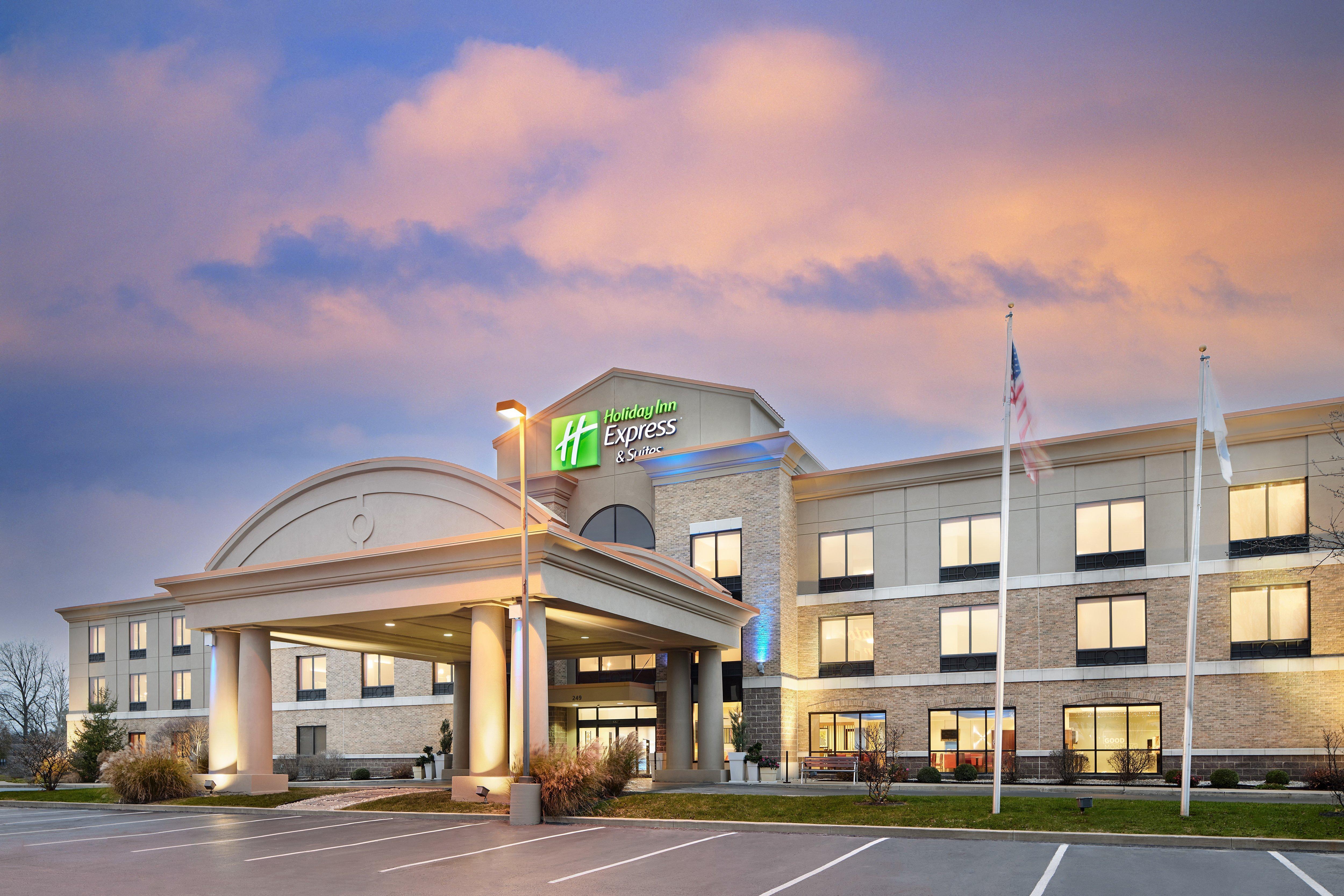 Holiday Inn Express & Suites Seymour Exterior photo