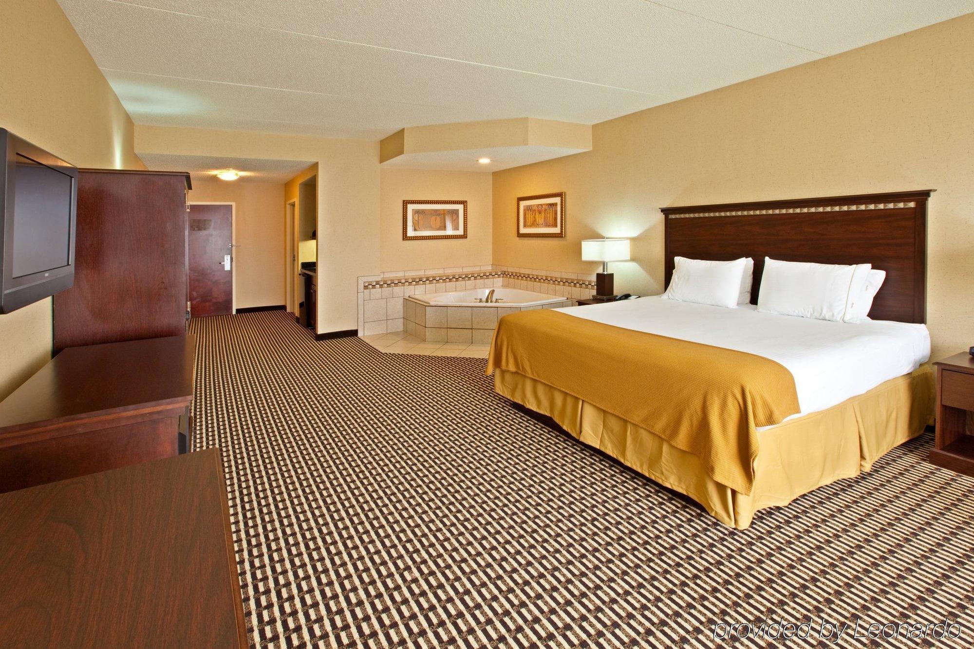 Holiday Inn Express & Suites Seymour Exterior photo