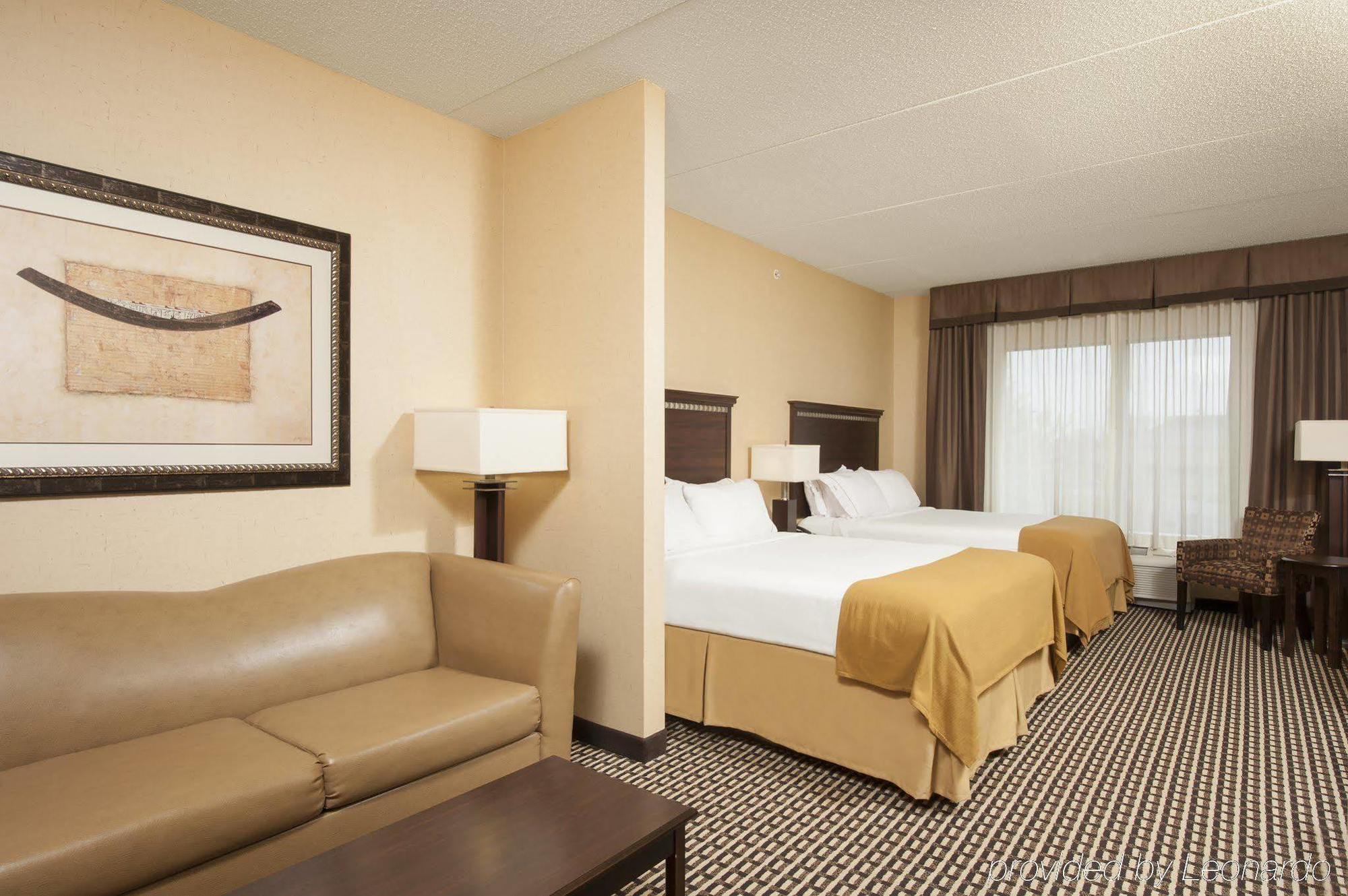 Holiday Inn Express & Suites Seymour Exterior photo